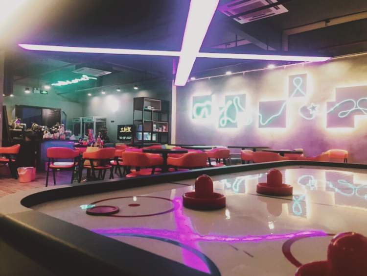 nine 轟趴館